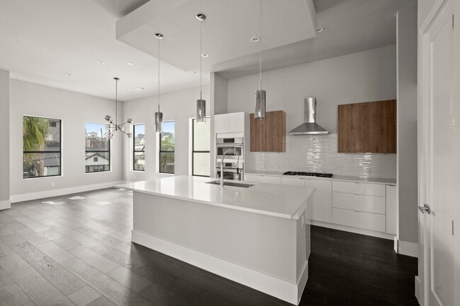 Building Photo - 1615 Wheeler Ave