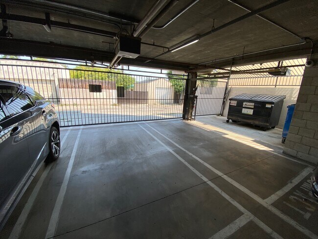 Building Photo - 12036 Culver Boulevard, Unit 4