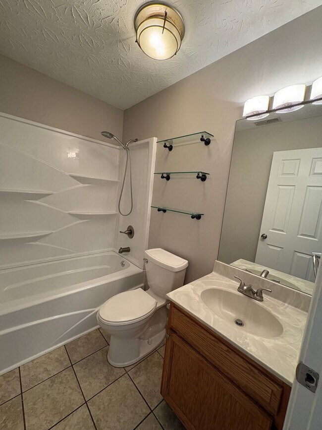 Building Photo - 120 River Run Ct