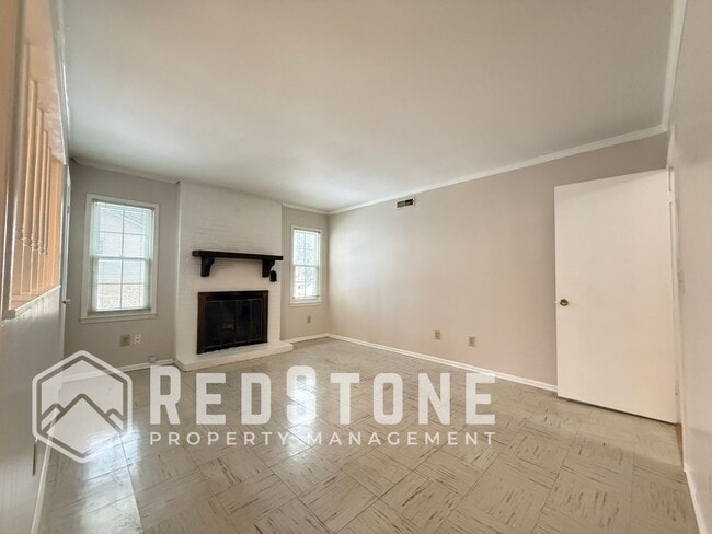 Building Photo - 136 Westview Dr