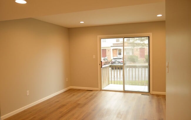 Building Photo - 2464 S Burberry Ln