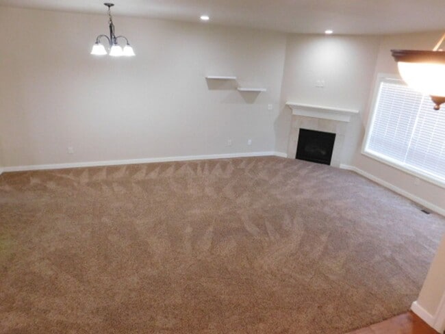 Building Photo - 3Bd/2.5Ba Two Story Townhouse - Available ...