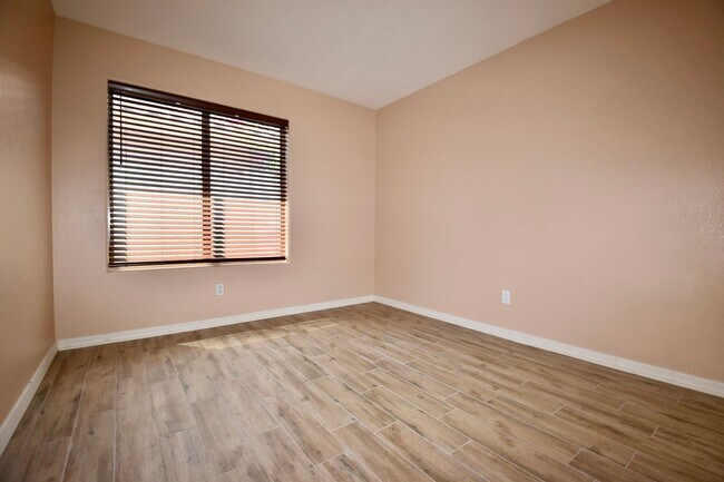 Building Photo - Excellent 4 bed 2 bath Ahwatukee Home!