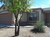 Building Photo - Eastside 3 Bedroom