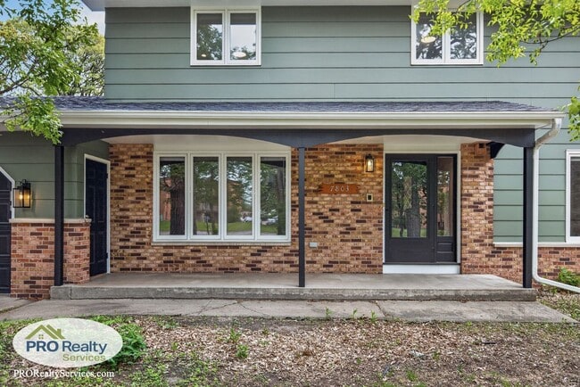 Building Photo - Recently Remodeled 4 Bedroom Home
