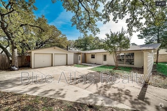 Building Photo - 1520 Sunnybrook Dr
