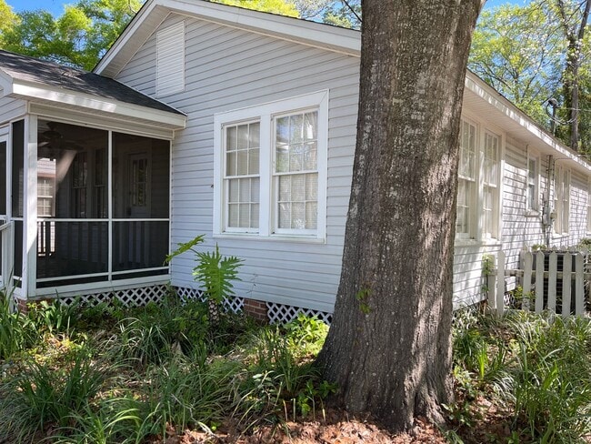 Building Photo - LAKE ELLA / MIDTOWN