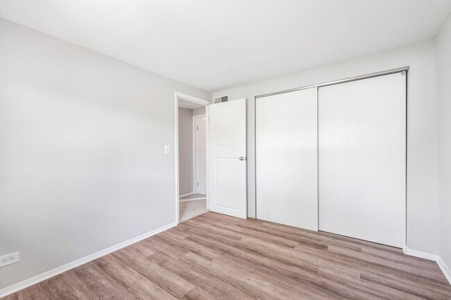 Building Photo - 3075 Kingston Ct