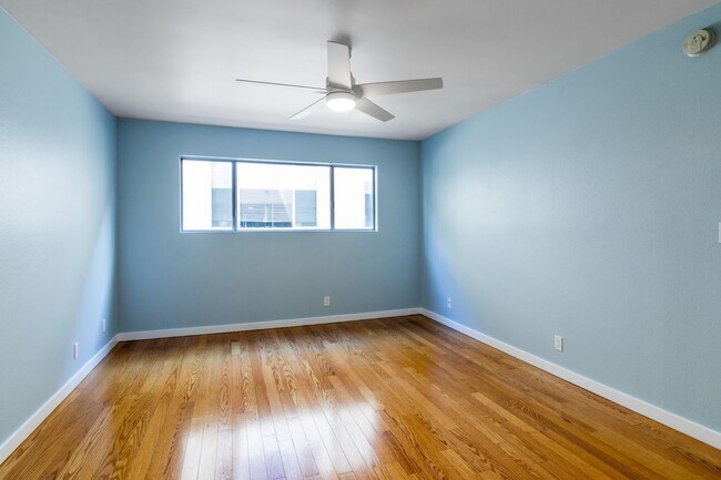 Building Photo - Remodeled 2 BEDROOM/2 BATH in the Heart of...