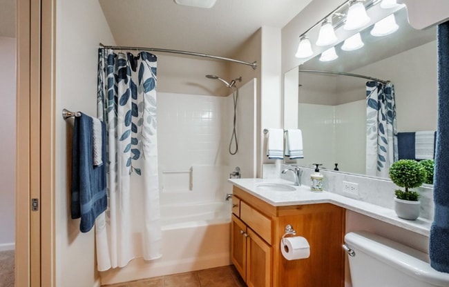 Building Photo - Luxury Living at West Oaks Condominiums