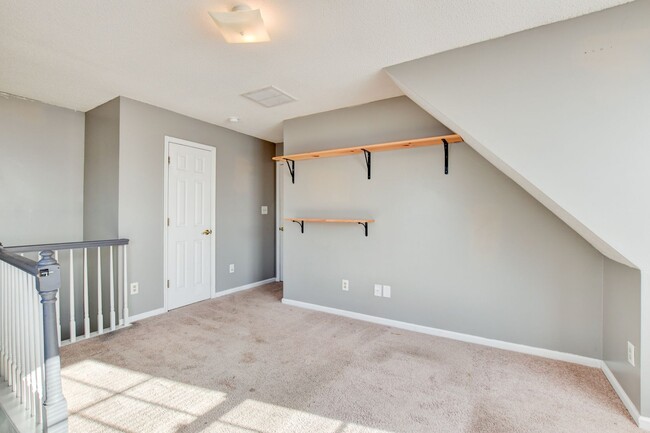 Building Photo - 214 Jouster Way