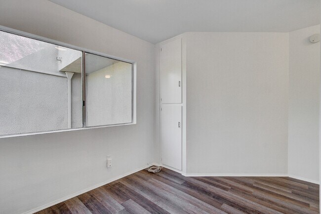 Upstairs Landing w/Linen Closet, Space for office - 1214 S Alma St