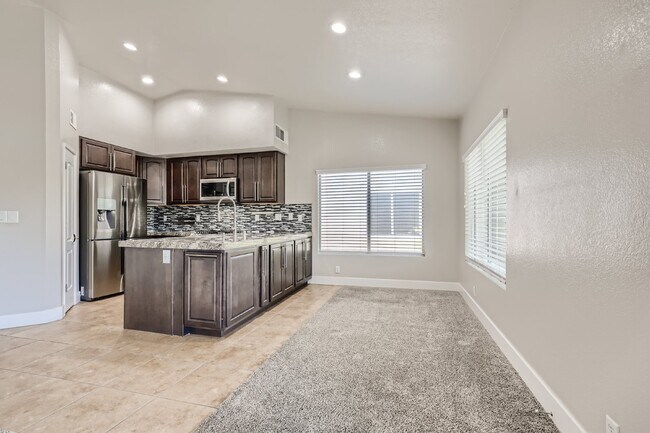 Building Photo - Discover this spacious and well-appointed 2-bedroom + office/den, 2-bath condo located in the hig...