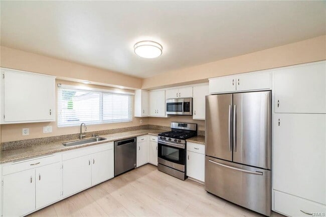 Building Photo - 4436 Sandburg Way