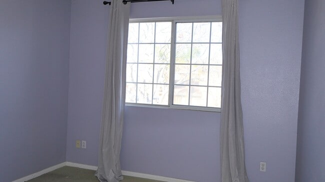 Building Photo - 3 bedrooms 2.5 baths  house in Eastlake- Chula Vista