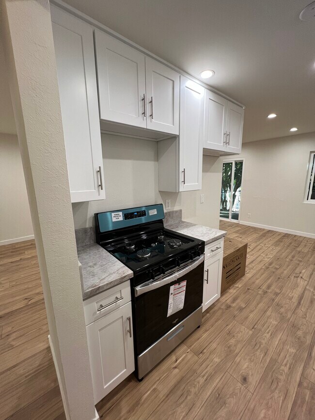 Kitchen - 7439 Woodman Ave