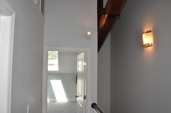 Building Photo - 6 Admirals Wy