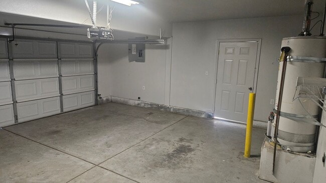 Building Photo - Three Bedroom Two and a half bath house, 2 car garage, central air. Available now.
