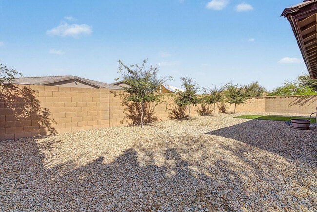 Building Photo - 17534 W Hadley St