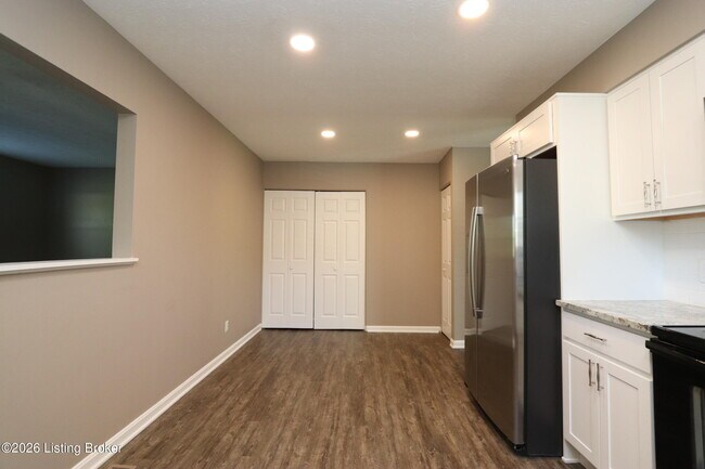 Building Photo - 6810 Village Green Blvd