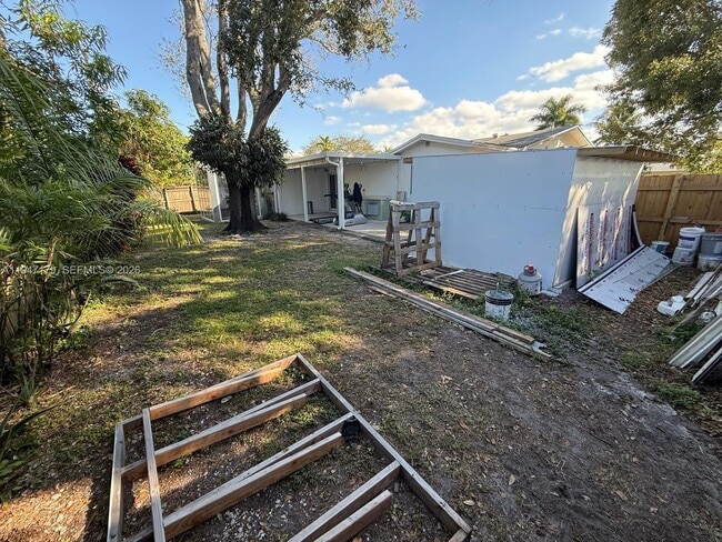 Building Photo - 6891 Scott St