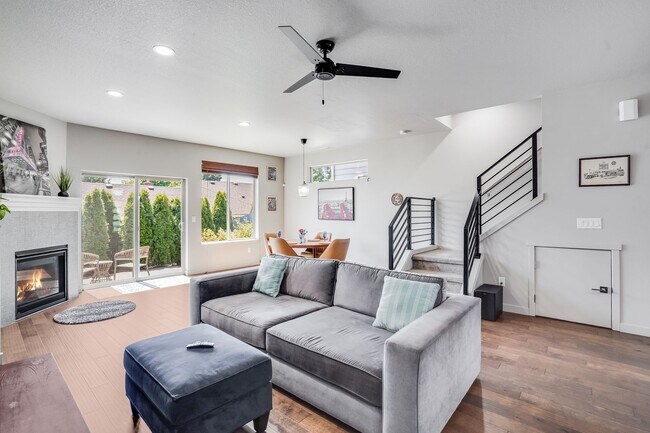 Building Photo - Beautiful 4 Bed, 3.5 Bath Rental Home in Central Beaverton Neighborhood!