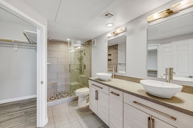 Building Photo - Upgraded Townhouse in Summerlin