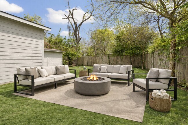 Building Photo - 1410 E 32nd 1/2 St