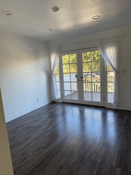 Building Photo - 116 S Broadway