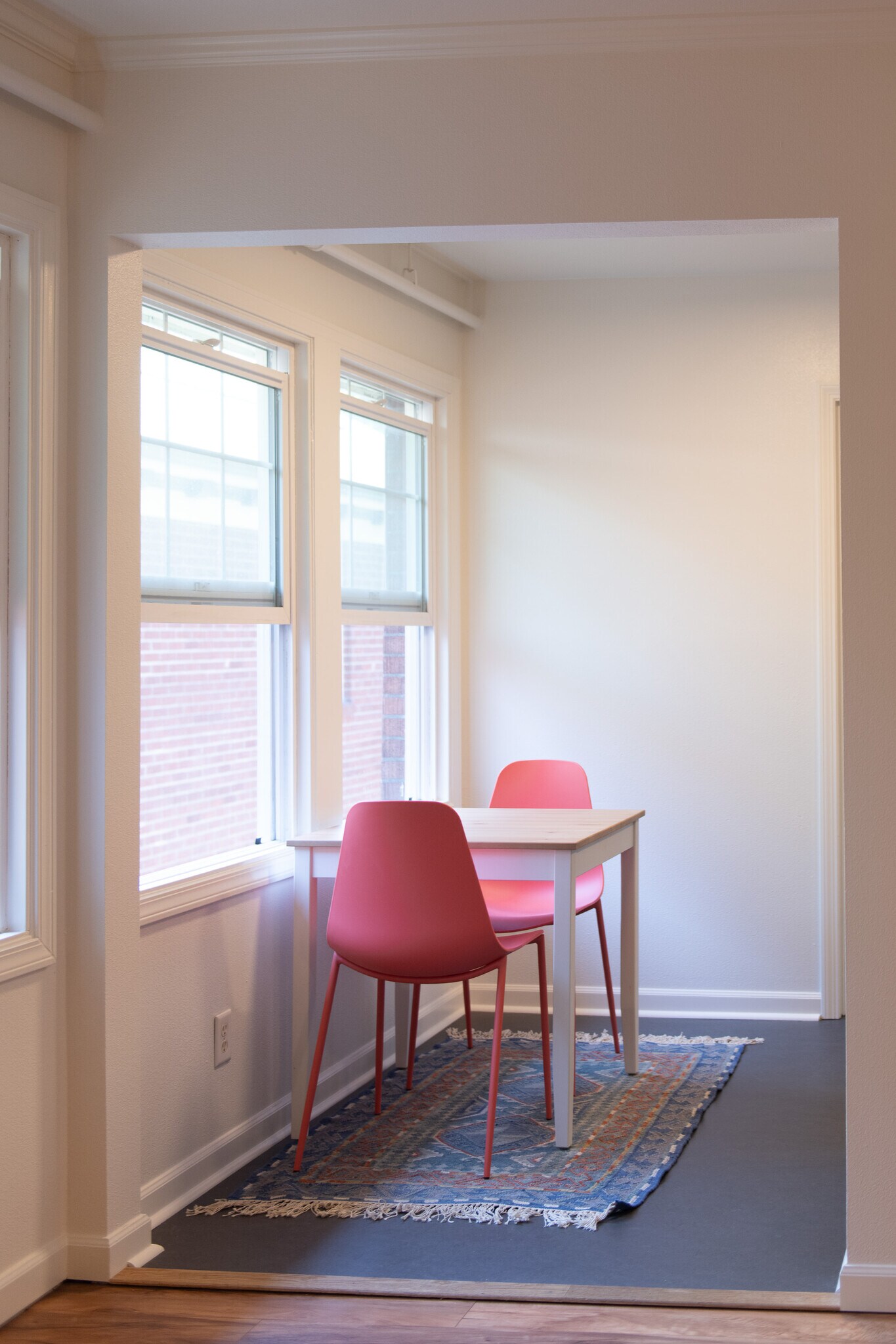Optional dining set - 701 NE 28th Ave