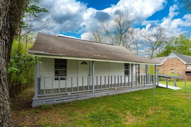 Building Photo - 3230 Arlington Ave