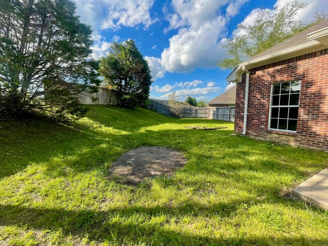 Building Photo - 3/2 For Rent in Germantown School District!