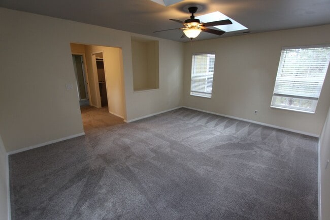 Building Photo - 5-Bedroom University Heights Gem – Privacy...