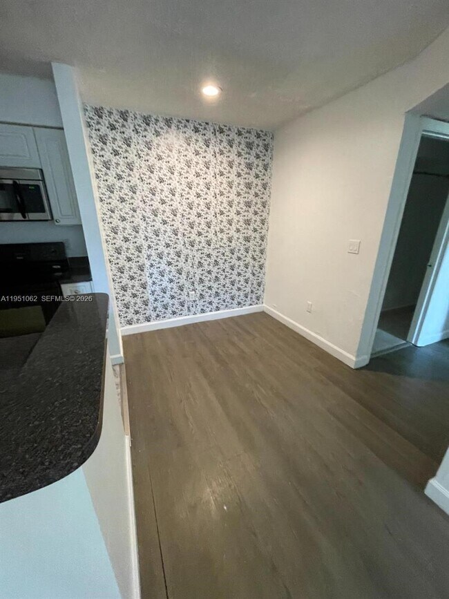 Building Photo - 1235 SW 46th Ave