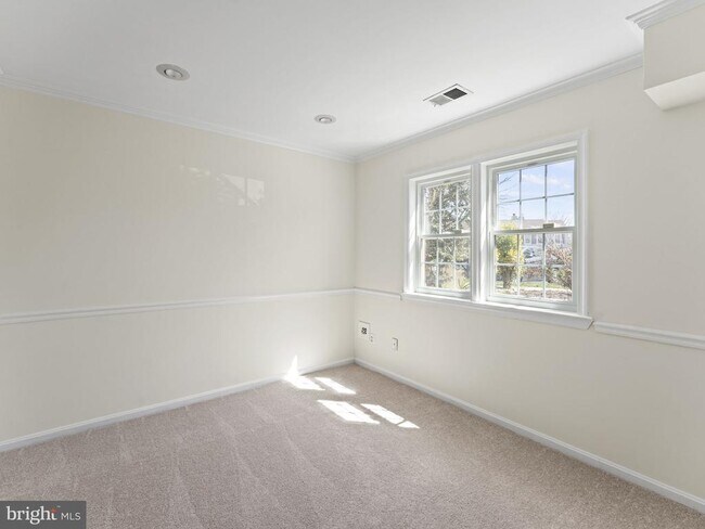 Building Photo - 8638 Dellway Ln