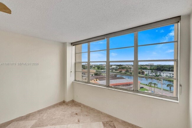 Building Photo - 2025 NE 164th St