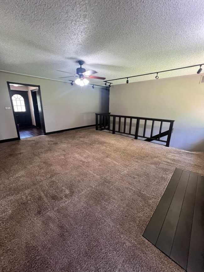 Building Photo - 4 bedroom/2 bath house