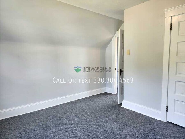 Building Photo - 1030 Sawyer Ave