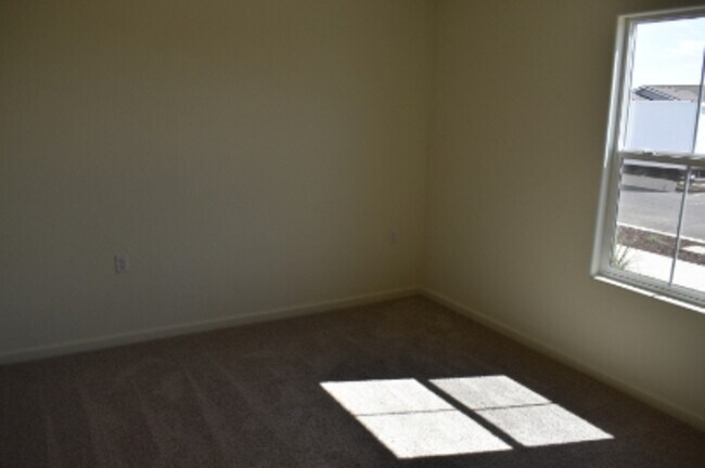 Building Photo - 641 Marshall Ln