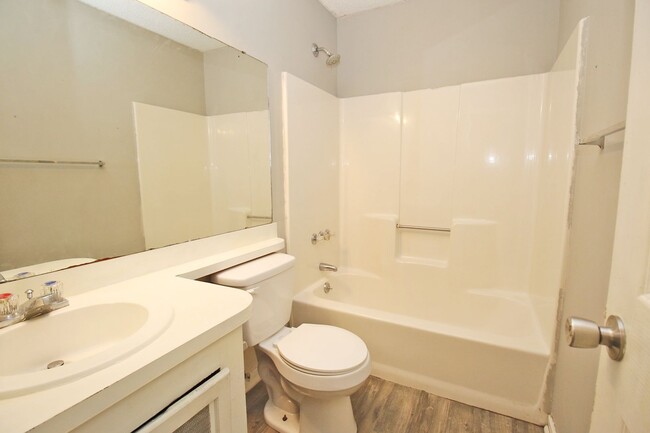 Building Photo - 2 Bedroom, 2 Bath Condo at Village Creek -...