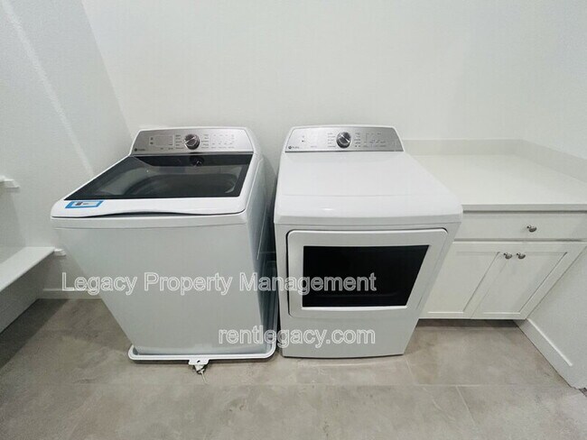 Building Photo - 3760 Oyster Pt Wy