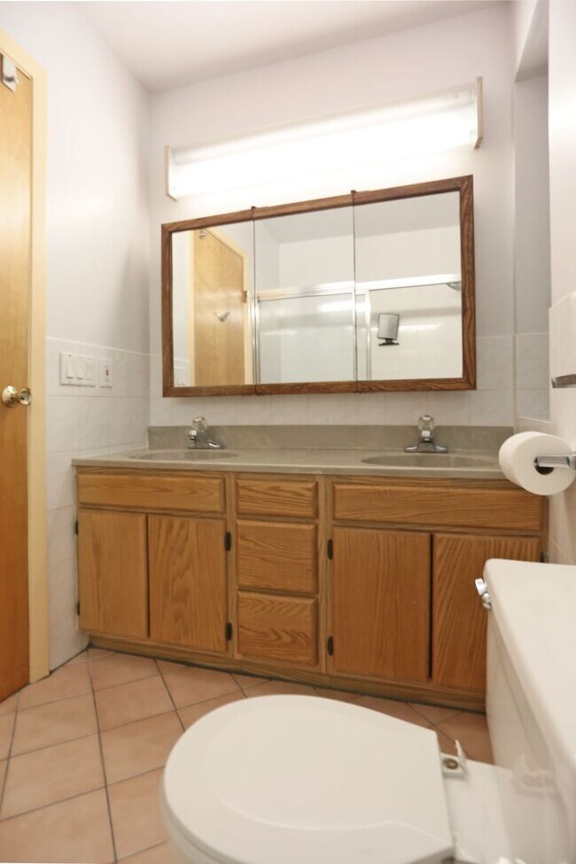 Building Photo - 1271 3rd Ave