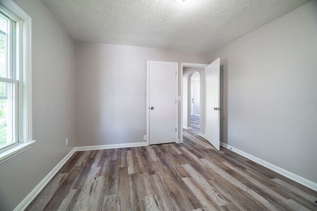 Building Photo - 1386 E 19th Ave