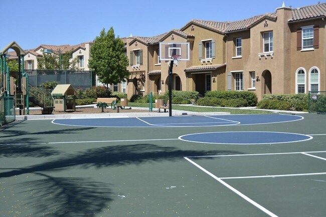 Building Photo - Spacious 3 BD, 3 BA Townhome in Airoso of Carmel Valley!