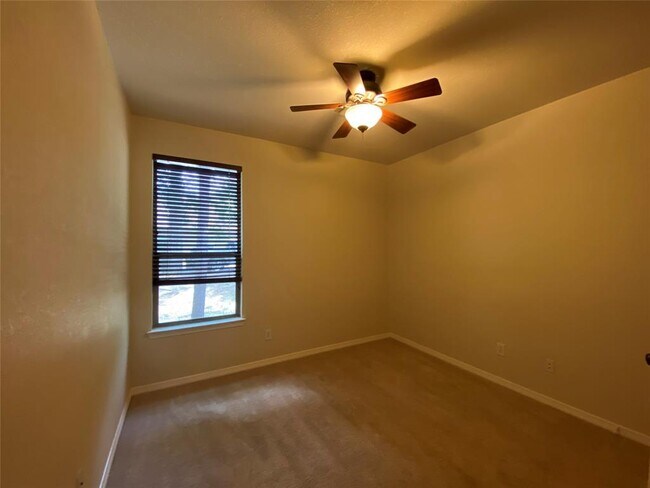 Building Photo - 6018 Sugar Bush Dr