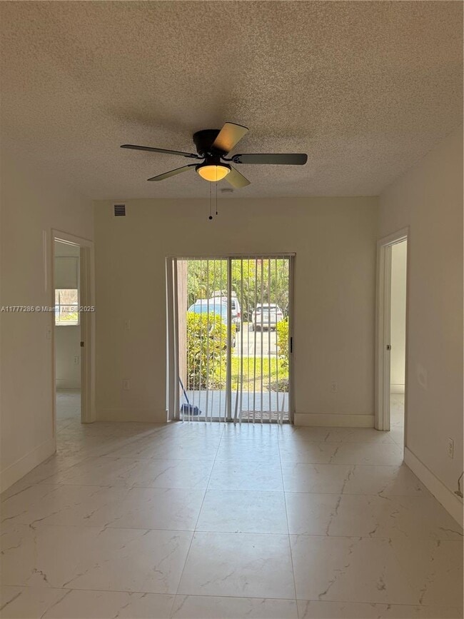 Building Photo - 2 bedroom in Davie FL 33024
