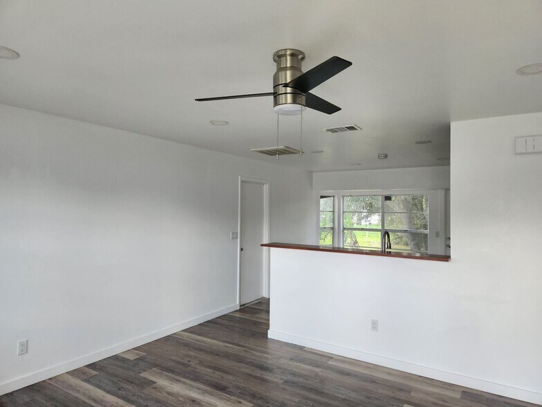Building Photo - Cozy 2BR 1BA house in Buckingham Area RECENTLY REDUCED!
