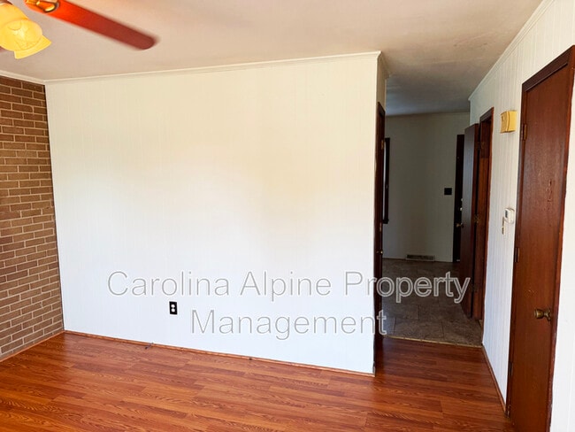 Building Photo - 229 W Kerr St