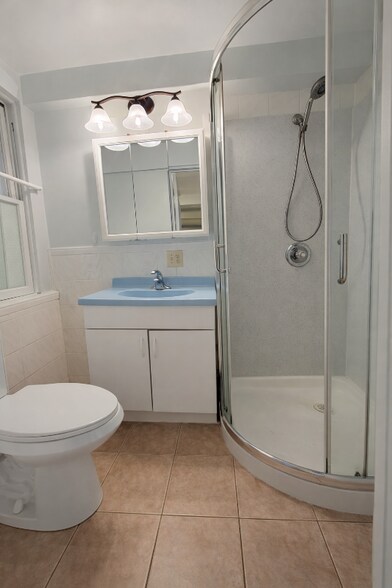 Building Photo - 241 Tingley St