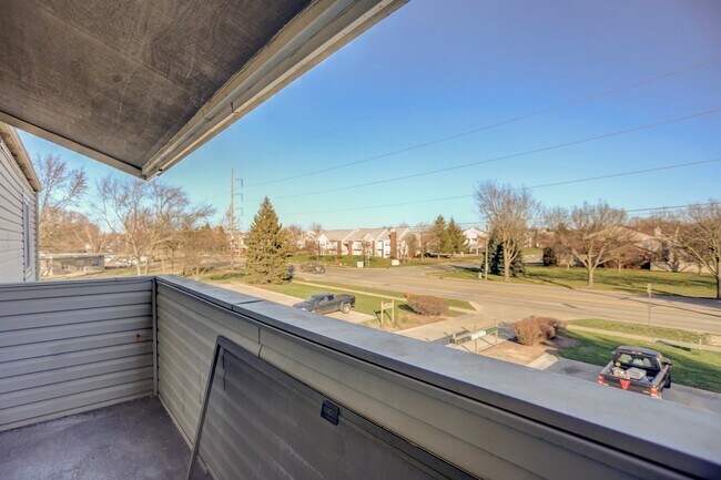 Building Photo - UPDATED 2 BEDROOM CONDO- Available August ...